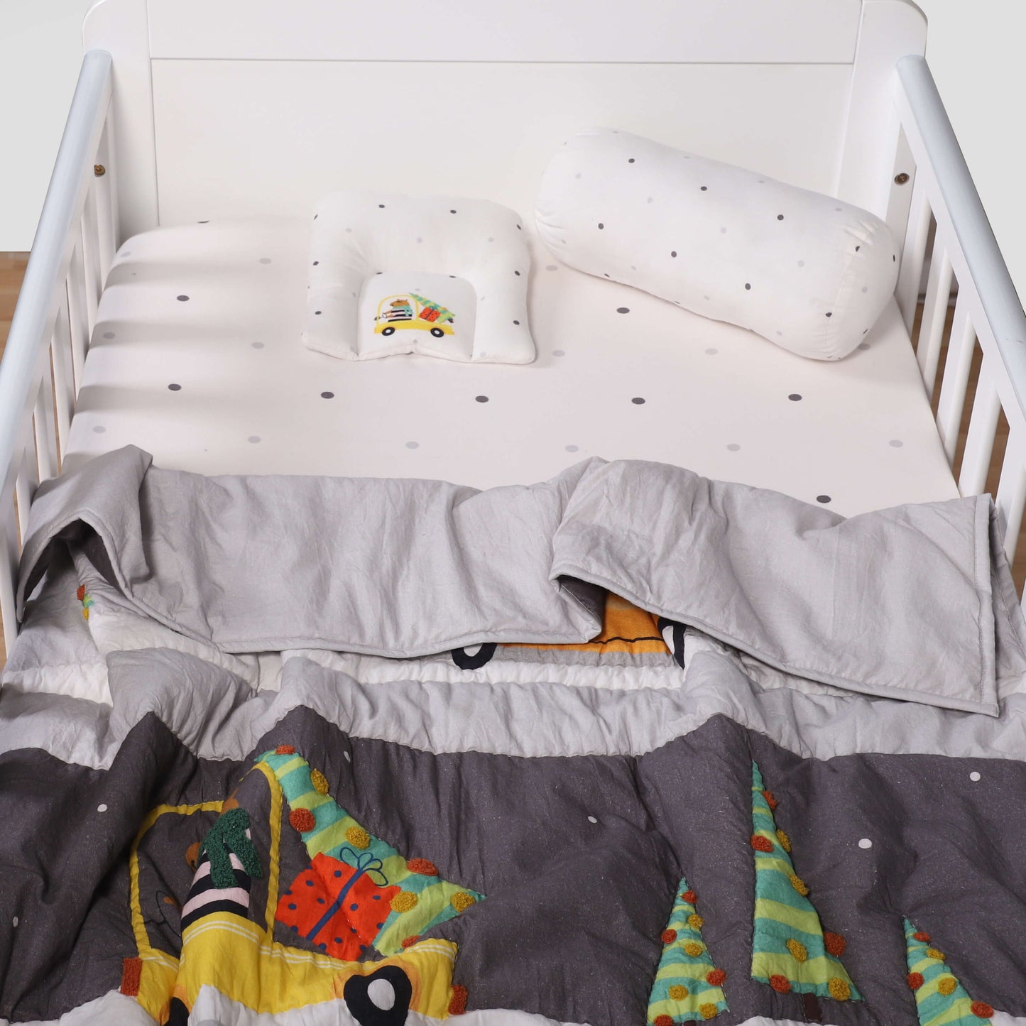 Piggy Parade Baby Quilt